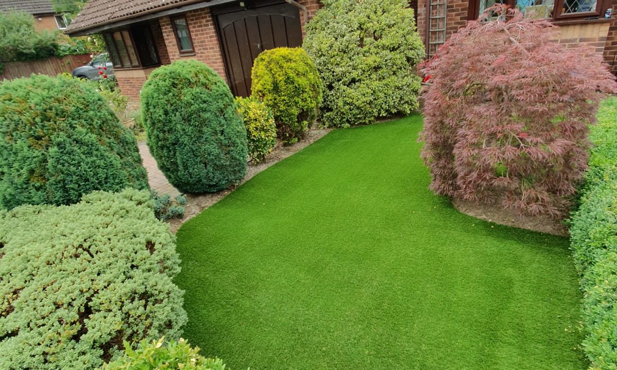 front garden after the artificial glass installation